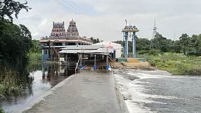 பாலாற்றங்கரை அனுமன் கோயிலில் வெள்ளப்பெருக்கு: பூஜைக்கு நடுவே பக்தர்கள் வெளியேற்றம்!