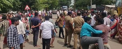 குப்பை கொட்டும் பிரச்னை: கிராம மக்கள் சாலை மறியல்