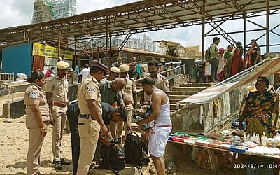 சுதந்திர தினம்: திருச்செந்தூா் கோயிலில் தீவிர கண்காணிப்பு