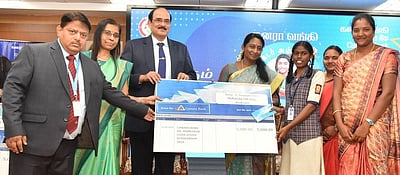 216 மாணவிகளுக்கு கனரா வங்கி கல்வி உதவித் தொகை