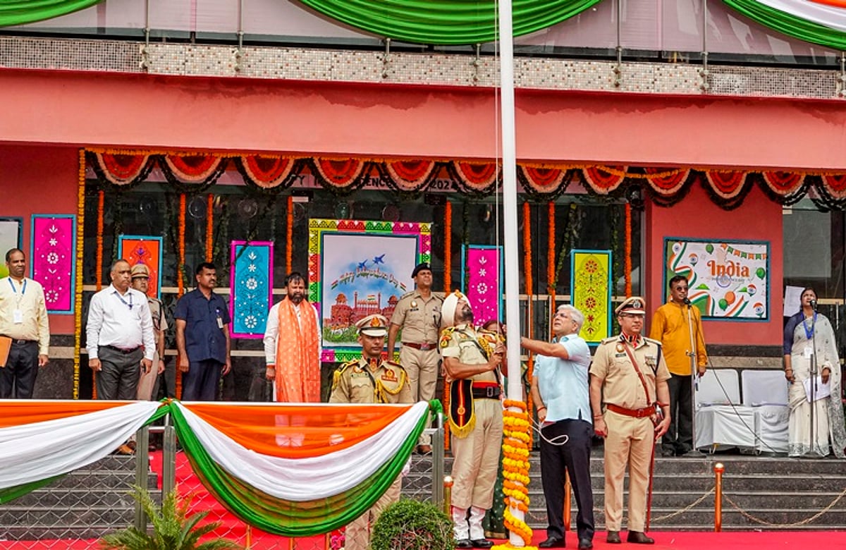 நவீனகால சுதந்திரப் போராட்ட வீரர் கேஜரிவால்: உள்துறை அமைச்சர்!