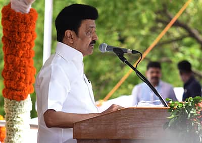 சமூக நீதியை அடித்தளமாகக் கொண்ட சமுதாயம் அமைப்போம்: முதல்வா் தலைமையில் உறுதிமொழி ஏற்பு