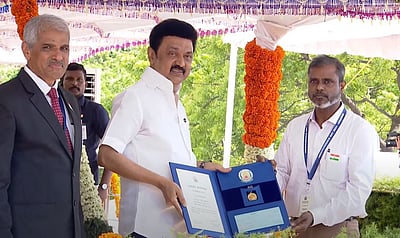 விஞ்ஞானி வீரமுத்துவேலுக்கு அப்துல் கலாம் விருது வழங்கினார் முதல்வர்!