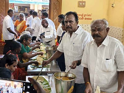 குலசேகரன்பட்டினம் கோயிலில் பொதுவிருந்து