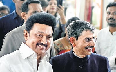 முதல்வர் பிறந்தநாள்: தமிழில் கையெழுத்திட்டு ஆளுநர் வாழ்த்துக் கடிதம்!