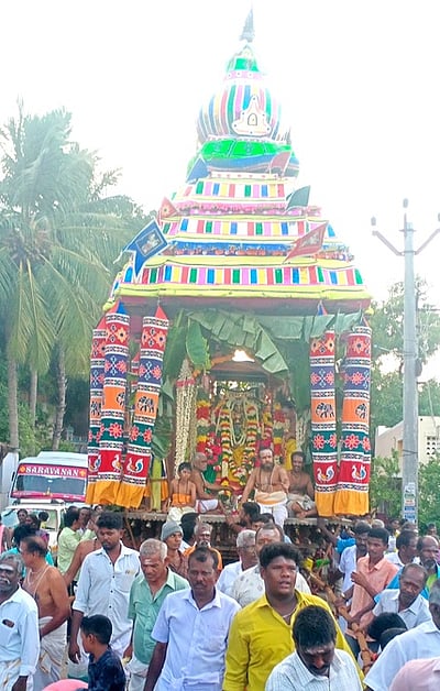 ஆடித் தவசு: ரத பவனியில் ஆனந்தவல்லி அம்மன்