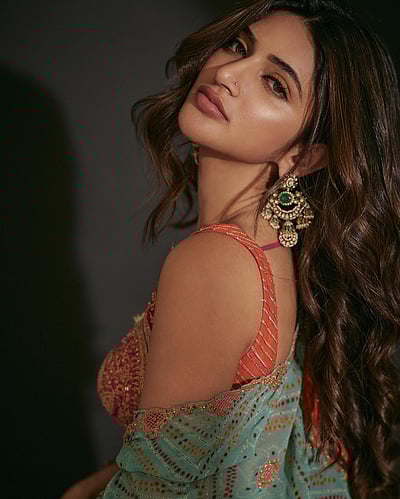 பின்தொடரும் நிழலிலும் உன்முகம்...