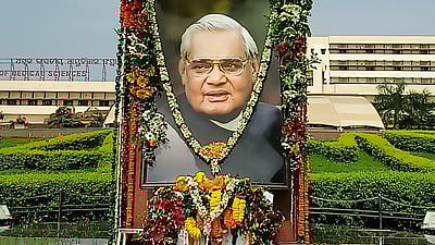 முன்னாள் பிரதமர் வாஜ்பாய் நினைவு தினம்: தலைவர்கள் அஞ்சலி!