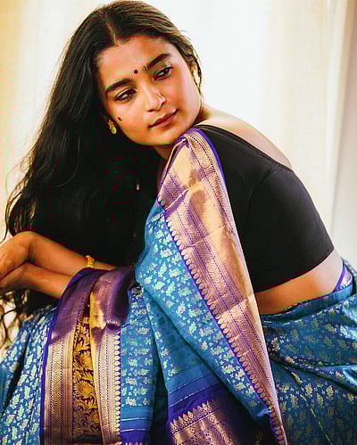 சேலை அணியும்போதெல்லாம் திருவிழாதான்... சைத்ரா!