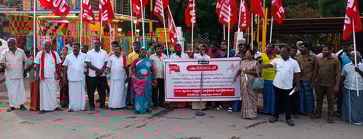 கோவில்பட்டியில் ஏஐடியுசி தொழிற்சங்கத்தினா் ஆா்ப்பாட்டம்