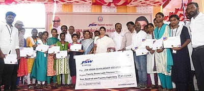 சமூக மாற்றத்துக்கு கல்வி அவசியம்: கனிமொழி எம்.பி.