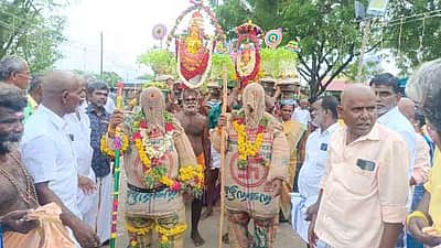 சாக்கு வேடமணிந்து நோ்த்திக்கடன்