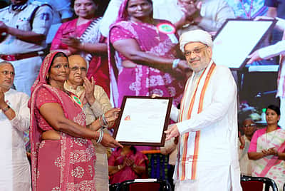 அகதிகளுக்கு குடியுரிமை மறுத்த காங்கிரஸ் அரசுகள்: அமித் ஷா விமர்சனம் 