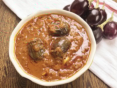 முட்டக் கத்தரிக்காய் குழம்பு