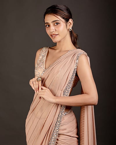 கனவில் தோன்றிய கவிதை... பிரியா வாரியர்!