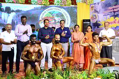 குற்றாலம் சாரல் திருவிழாவில் 
ஆணழகன், பளுதூக்குதல் போட்டி