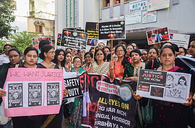 மம்தா மீது நம்பிக்கையில்லை! -பாலியல் கொலை செய்யப்பட்ட மருத்துவரின் பெற்றோர்