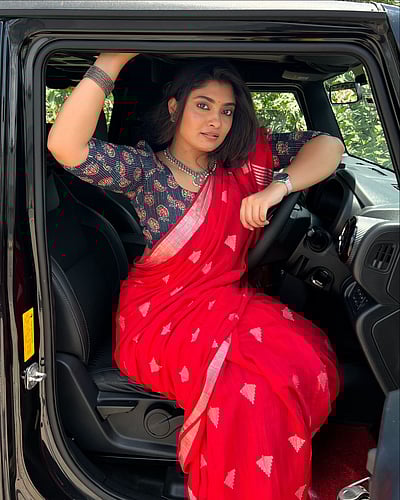 மினிக்கி மினிக்கி... அம்மு அபிராமி