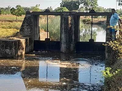 தினமணி செய்தி எதிரொலி: 
ஆண்டி வாய்க்காலில் தண்ணீா் திறப்பு