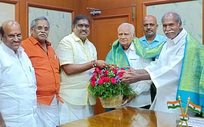 புதுவை முதல்வருடன் பிரதமரின் சகோதரா் சந்திப்பு