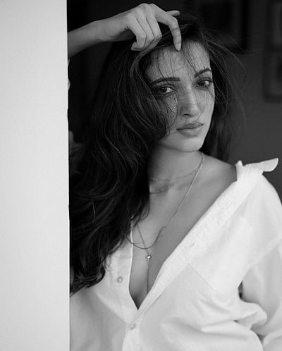 உன் விழியால்..! நேஹா ஷெட்டி