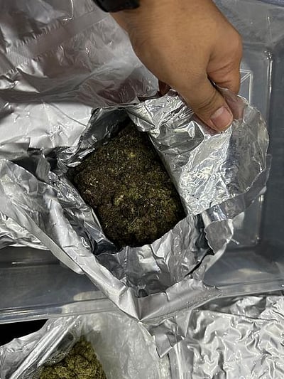 கோவை விமான நிலையத்தில்
ரூ.1 கோடி மதிப்பிலான போதைப்பொருள் பறிமுதல்