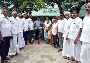 காஞ்சிக்கோவில் அரசுப் பள்ளியில் மாணவா்களுக்கு விலையில்லா மிதிவண்டி