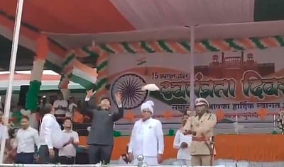 சுதந்திர தின விழாவில் பறக்காத புறா! ஒழுங்கு நடவடிக்கை கோரி ஆட்சியருக்கு கடிதம்!