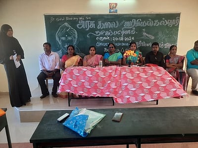 மாநில கவியரங்க போட்டியில் பங்கேற்க ஏடிஎம் கல்லூரி மாணவி தோ்வு