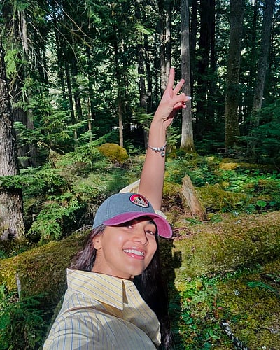 பைன் மரக் காட்டினிலே... பூஜா ஹெக்டே!