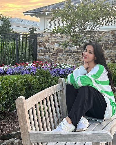 இயற்கை வெளியில்... சோனல் சௌகான்!