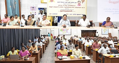 வேலூரில் ஆக.26-க்குள் பழுதான தெரு விளக்குகளை சீரமைக்க வேண்டும்