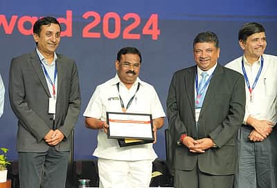 பாவை கல்வி நிறுவனங்களின் தலைவருக்கு கல்வி புரட்சியாளா் விருது -அமைச்சா் பழனிவேல் தியாகராஜன் வழங்கல்