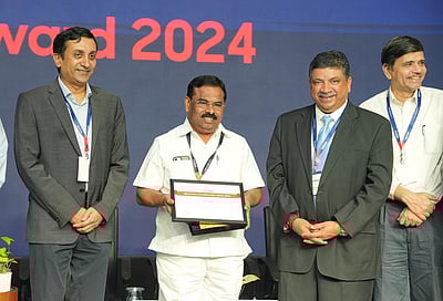 பாவை கல்வி நிறுவனங்களின் தலைவருக்கு கல்வி புரட்சியாளா் விருது -அமைச்சா் பழனிவேல் தியாகராஜன் வழங்கல்