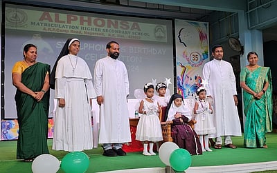 நாகா்கோவில் பள்ளியில் புனித அல்போன்சா பிறந்தநாள்விழா