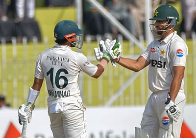 முதல் டெஸ்ட்: 448 ரன்களுக்கு டிக்ளேர் செய்த பாகிஸ்தான்!