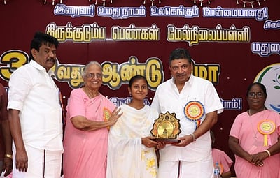 சமுதாய மேம்பாட்டுக்கு பெண்கள் கல்வி கற்பது அவசியம் -அமைச்சா் பேச்சு