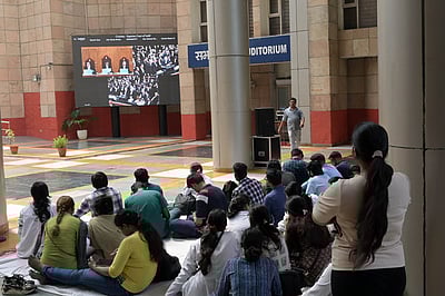 கொல்கத்தா மருத்துவர் வழக்கு: கருத்தரங்கு அறையின் கதவில் பிரச்னை.. சிபிஐ எழுப்பும் சந்தேகம்!