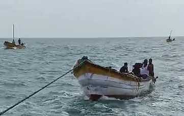 கேரளத்தில் நாட்டுப் படகு கவிழ்ந்து 2 பேர் பலி 