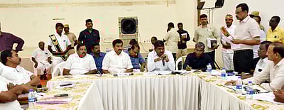 இலவச வீட்டுமனை பட்டா வழங்குவது தொடா்பான ஆலோசனைக் கூட்டம்