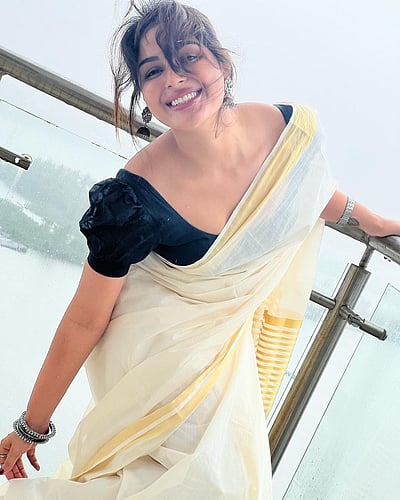 சிரித்துச் சிரித்துச் சிறையிலிட்டாய்... சம்யுக்தா மேனன்