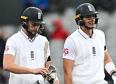 358 ரன்களுக்கு ஆட்டமிழந்த இங்கிலாந்து; 2-வது இன்னிங்ஸில் தடுமாறும் இலங்கை!