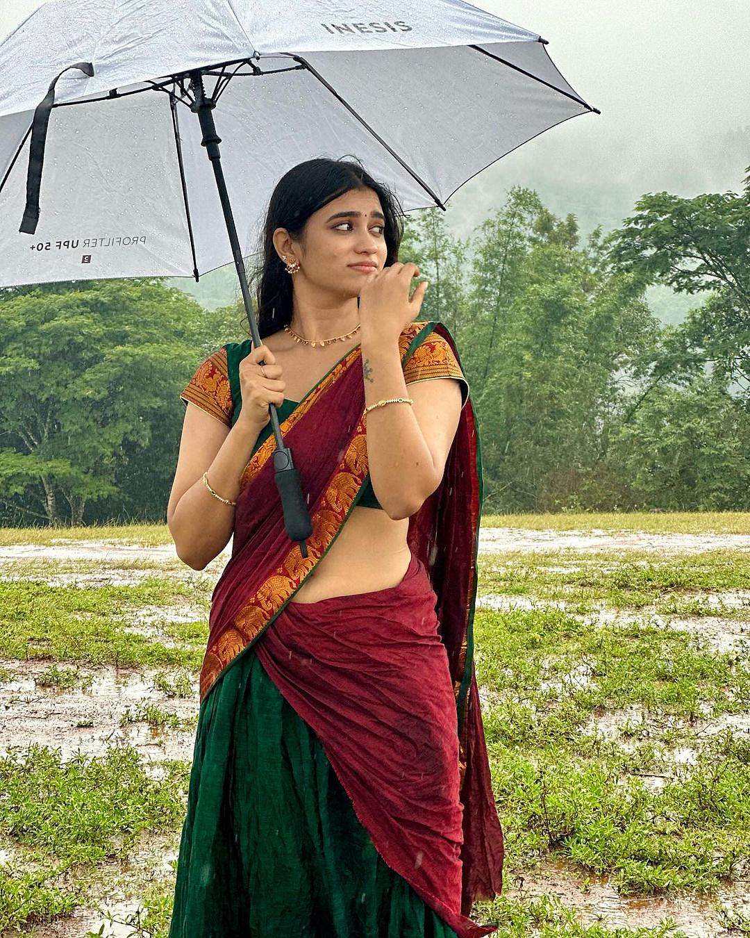 குடைக்குள் மழை... மது! 
