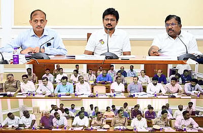 சென்னை காா் பந்தயத்தை 8,000 போ் பாா்க்க இருக்கை வசதி: அமைச்சா் உதயநிதி ஸ்டாலின்