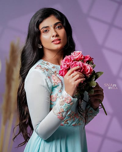 தேனும் மலர்களும்... பிரக்யா நாக்ரா!