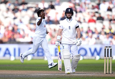 இங்கிலாந்துக்கு 205 ரன்கள் இலக்கு நிர்ணயித்த இலங்கை!