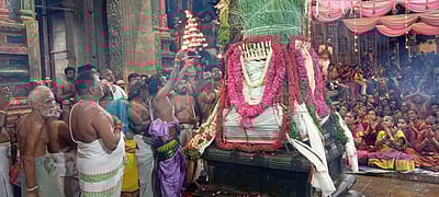 திருச்செந்தூா் கோயில் ஆவணித் திருவிழா கொடியேற்றத்துடன் தொடங்கியது!