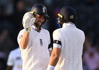இலங்கைக்கு எதிரான முதல் டெஸ்ட்டில் இங்கிலாந்து வெற்றி!