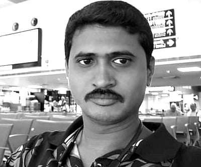 சாலையில் பள்ளம்: இருசக்கர வாகனத்தில் சென்ற இளைஞர் பலி!