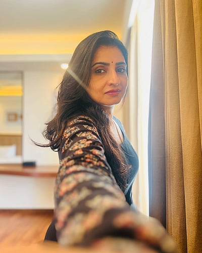 ஒளிவிழும் பனிவனம்... சுஜிதா!